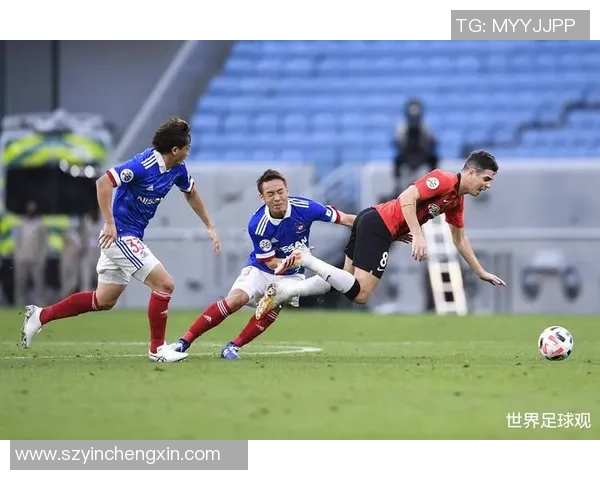 岐阜足球队迎战熊本深红队全力争胜展现球队风采